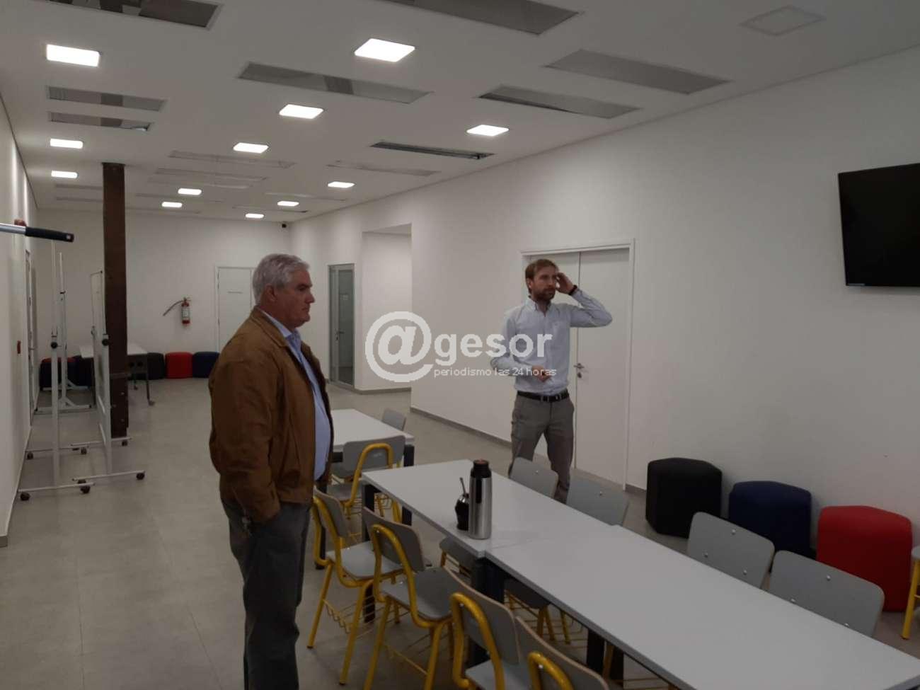 El encuentro tuvo lugar en la sede de UTEC en la ciudad de Fray Bentos, donde además se Bascou estuvieron el Intendente de Río Negro, Oscar Terzaghi.